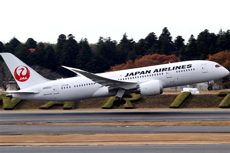 who flies to tokyo japan.